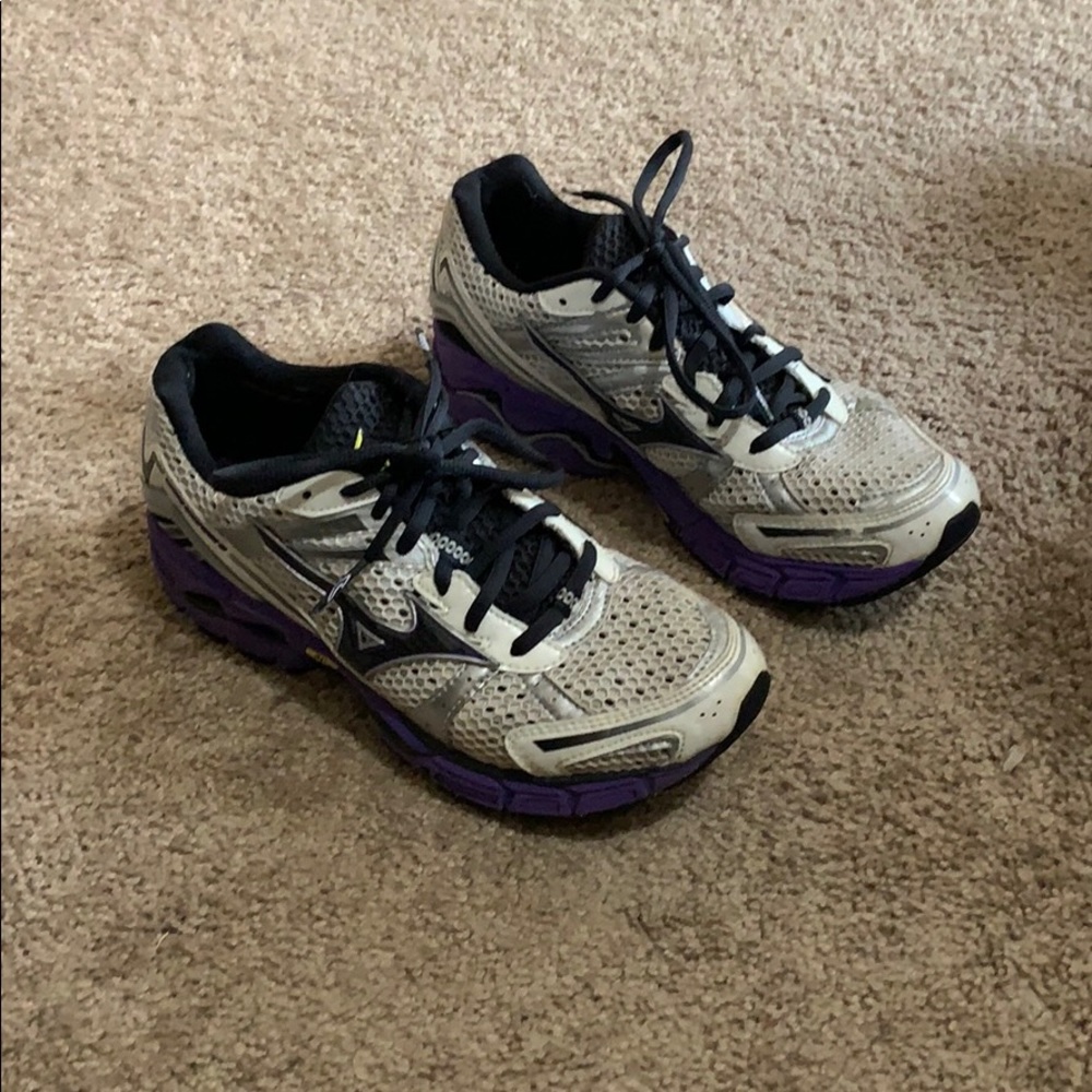 Mizuno women’s sneakers